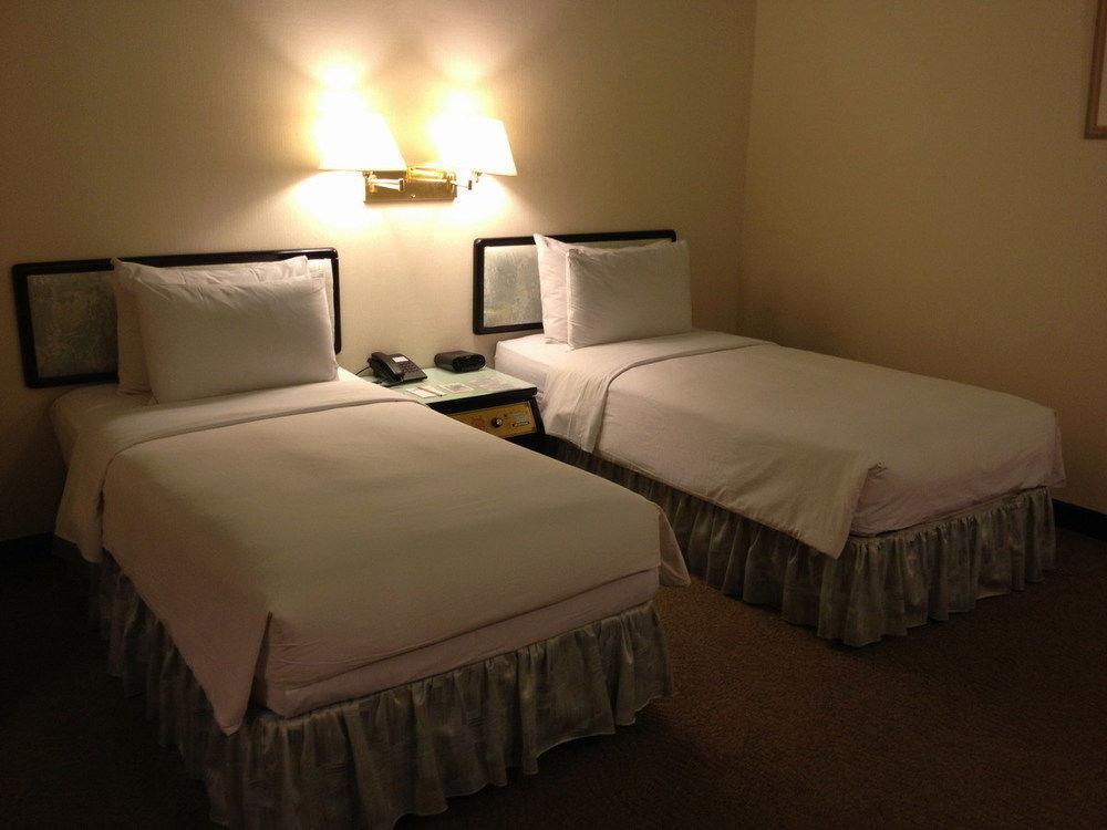 The Premier Hotel Tainan Extérieur photo