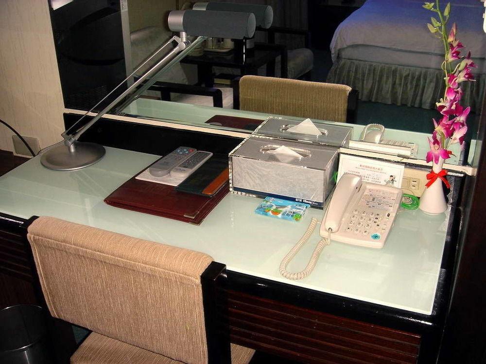 The Premier Hotel Tainan Extérieur photo