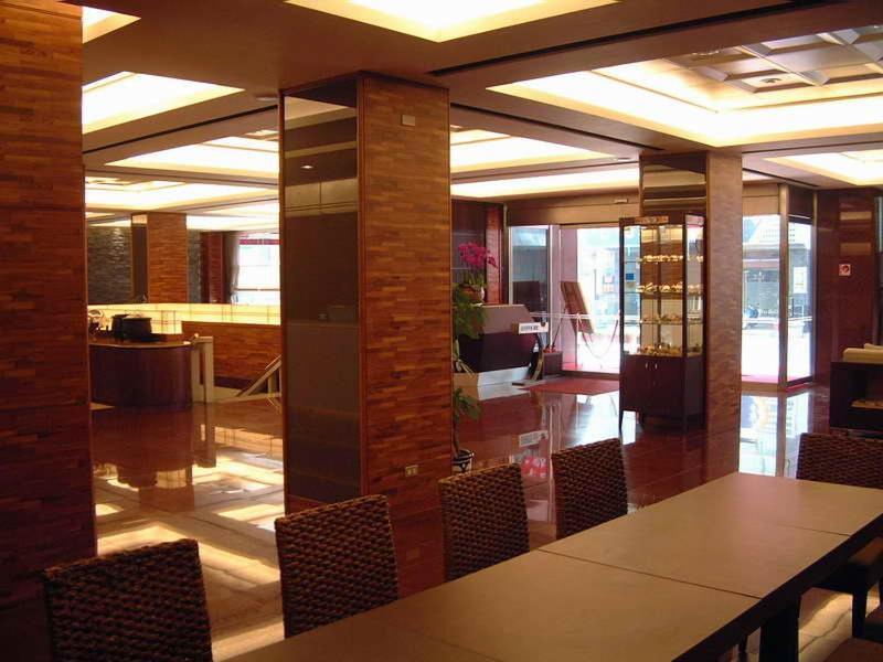 The Premier Hotel Tainan Extérieur photo