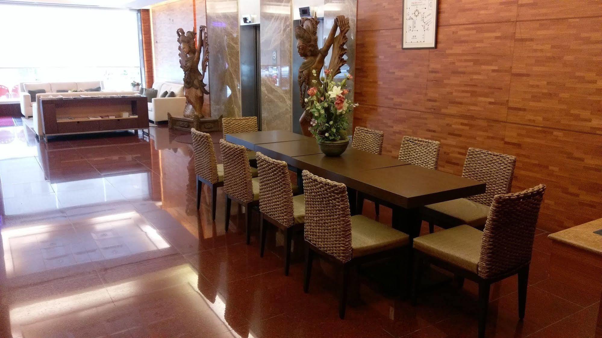 The Premier Hotel Tainan Extérieur photo