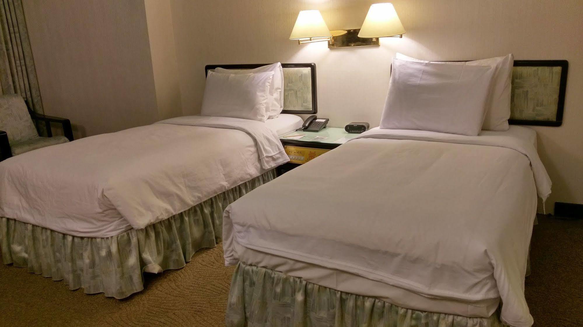 The Premier Hotel Tainan Extérieur photo
