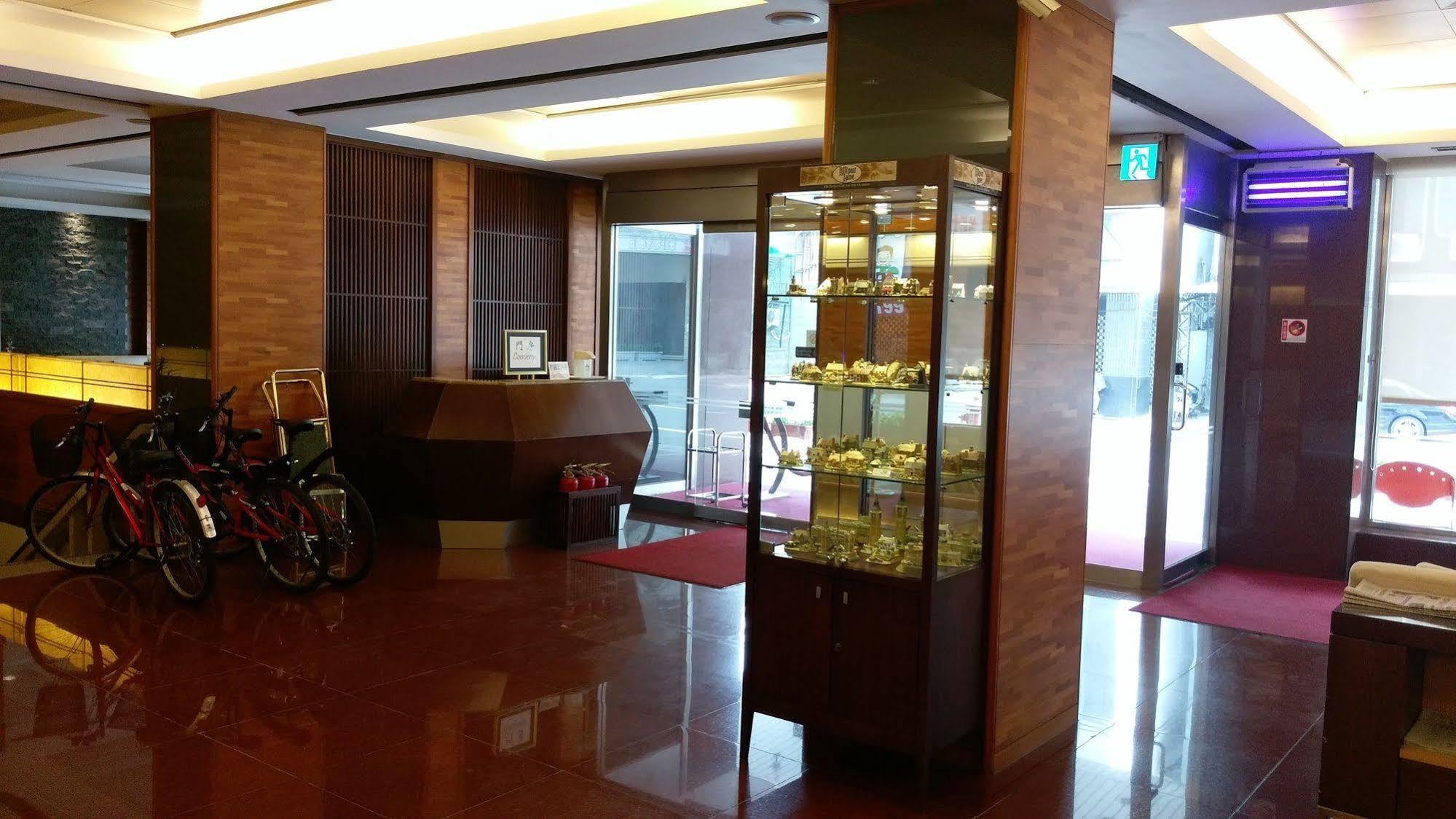 The Premier Hotel Tainan Extérieur photo
