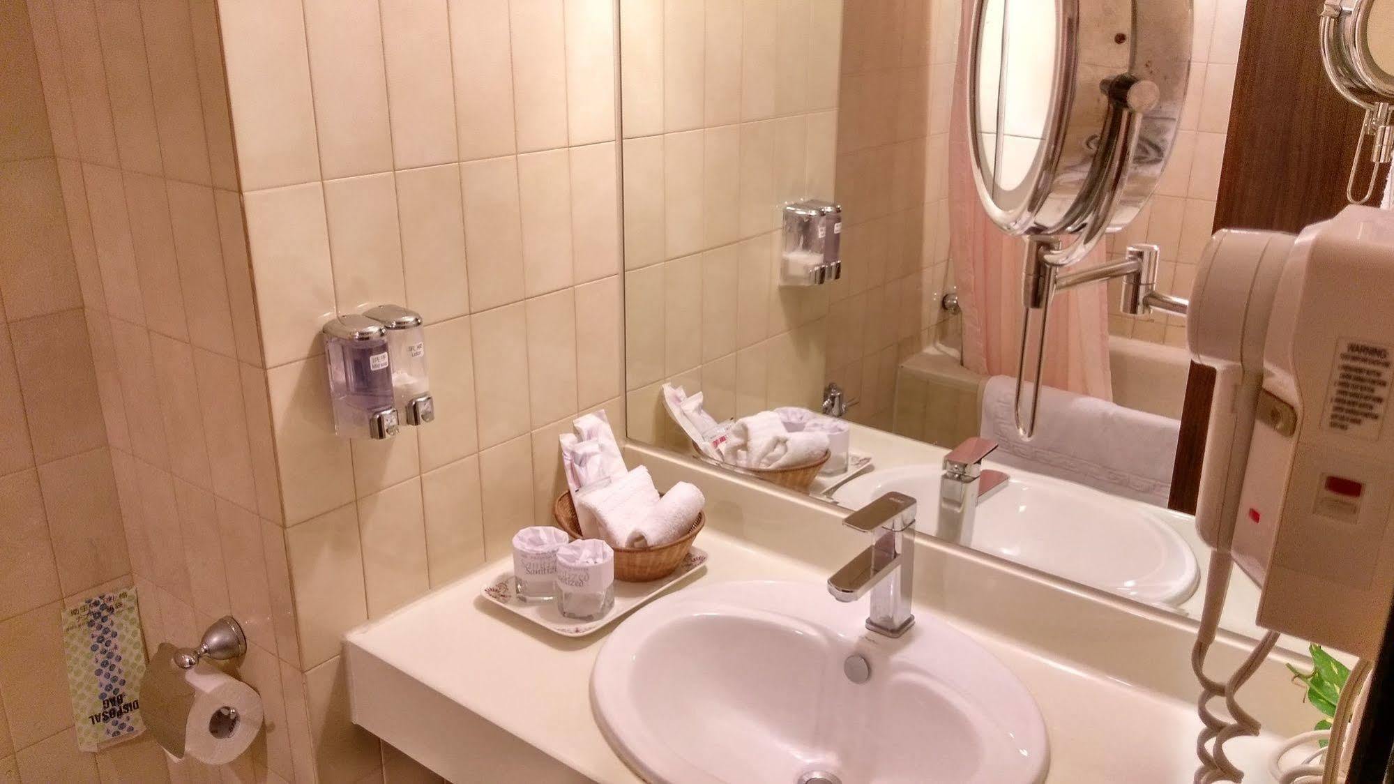 The Premier Hotel Tainan Extérieur photo